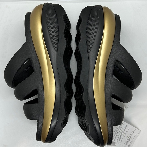 Crocs Mega Crush Metallic Black/Gold Triple Strap Sandal Unisex Women 9. Men 7. - Picture 8 of 14